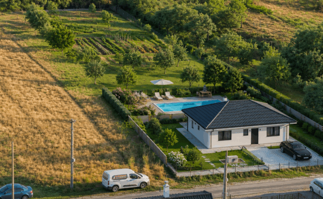 PREDAJ- Domček s veľkým pozemkom – Beladice
